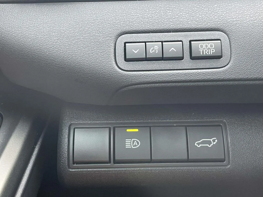 New 2026 Wind Chill Pearl Toyota SE image 15