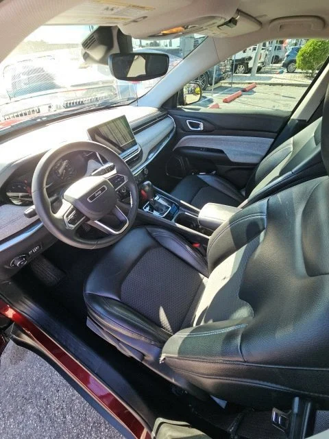 Used 2022 Red Jeep Latitude image 4