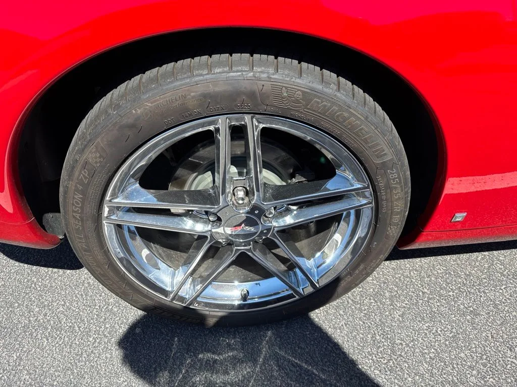 Used 2009 Red Chevrolet Base image 4