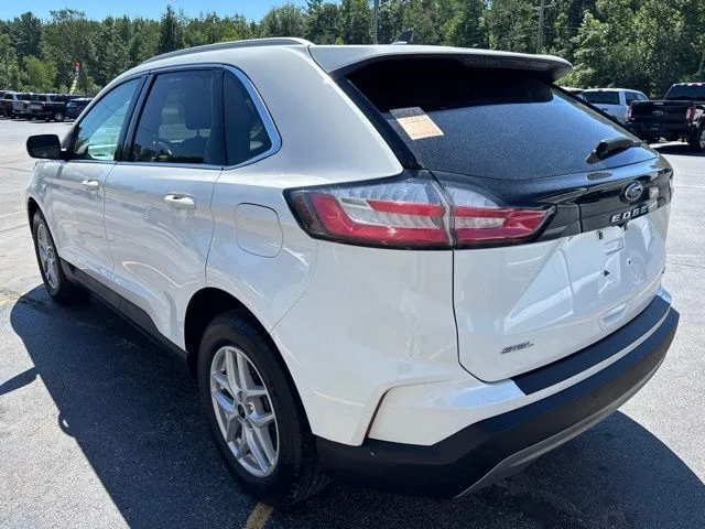 Used 2024 White Metallic Ford SEL image 6