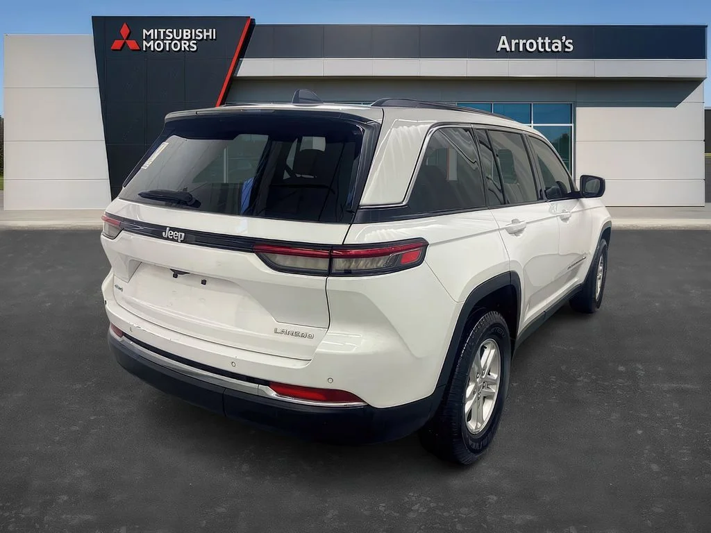 Used 2023 Bright White Clearcoat Jeep Laredo image 3