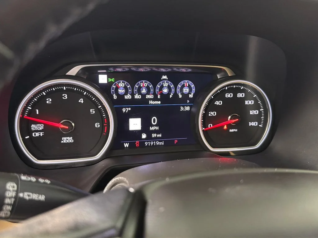 Used 2021 IRIDESCENT PEARL TRICOAT Chevrolet Premier image 21