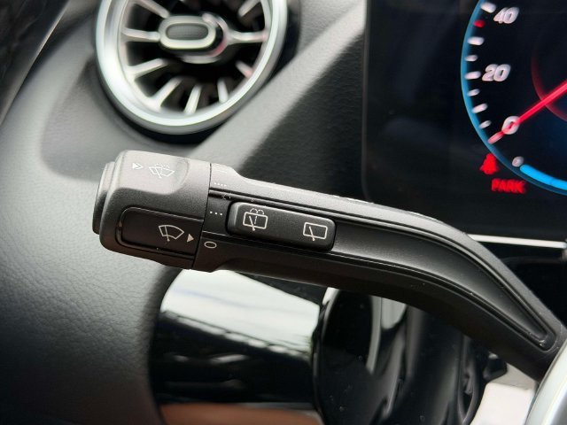 Used 2023 Silver Mercedes-Benz GLA 250 image 21