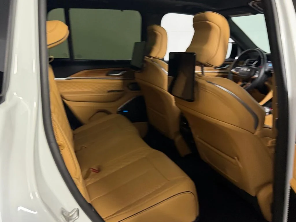Used 2023 White Jeep Summit Reserve 4xe image 27