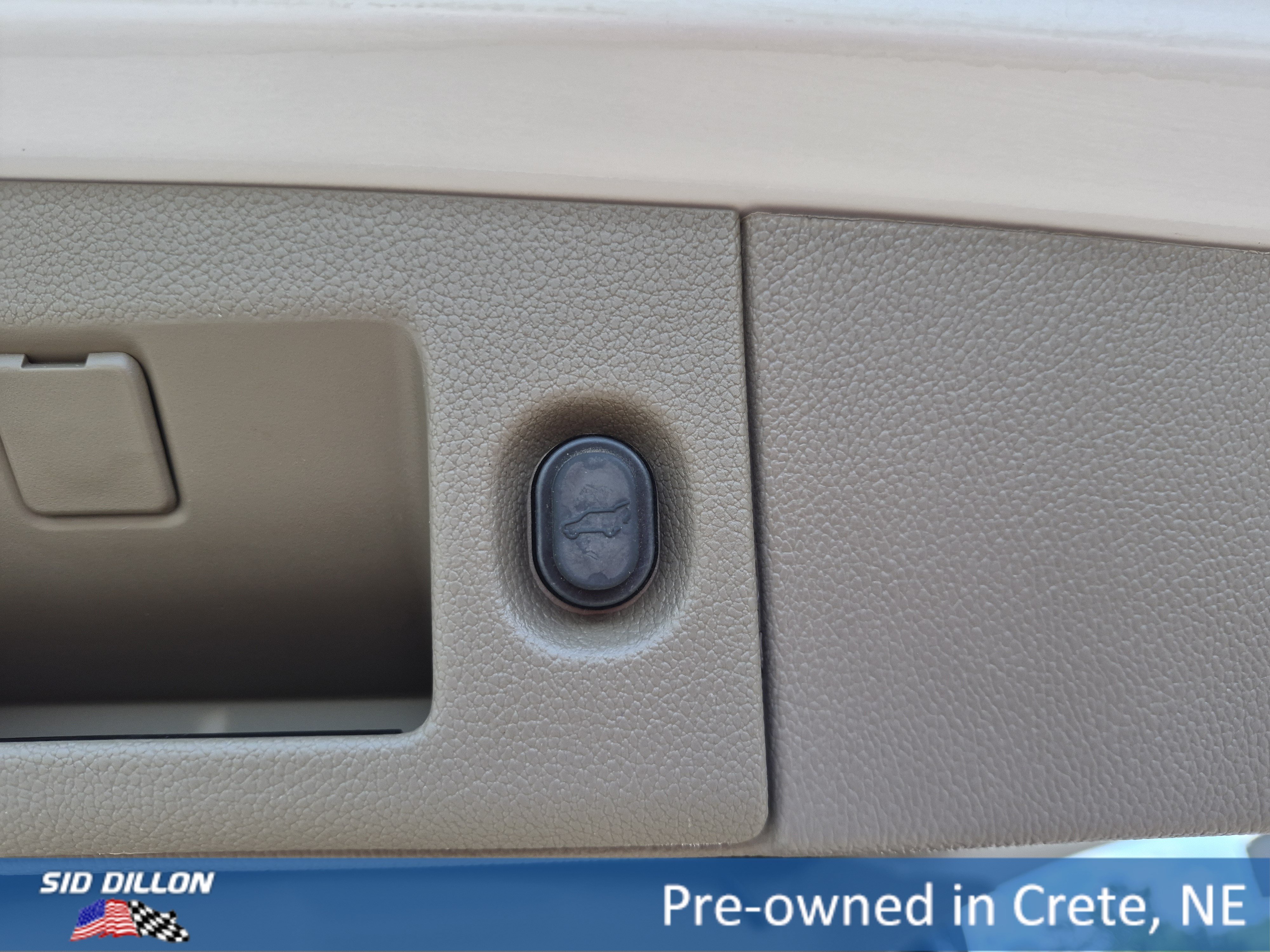 Used 2019 Iridescent Pearl Tricoat Chevrolet LT image 21