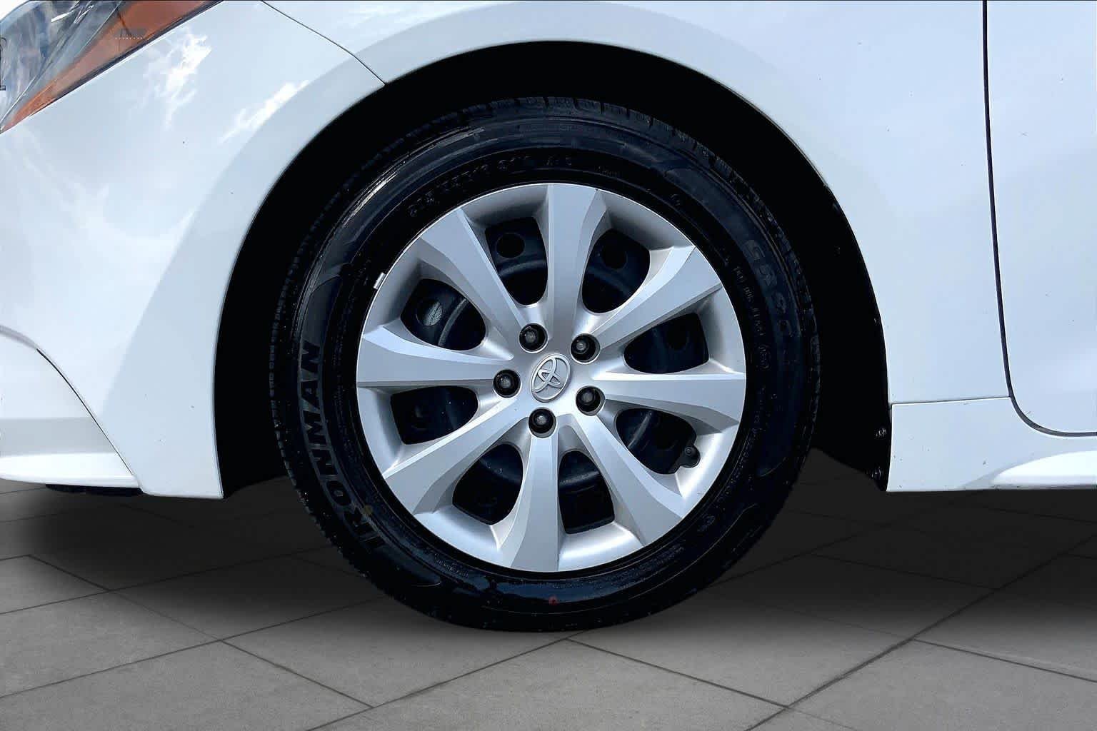 Used 2024 Ice Cap Toyota LE image 11