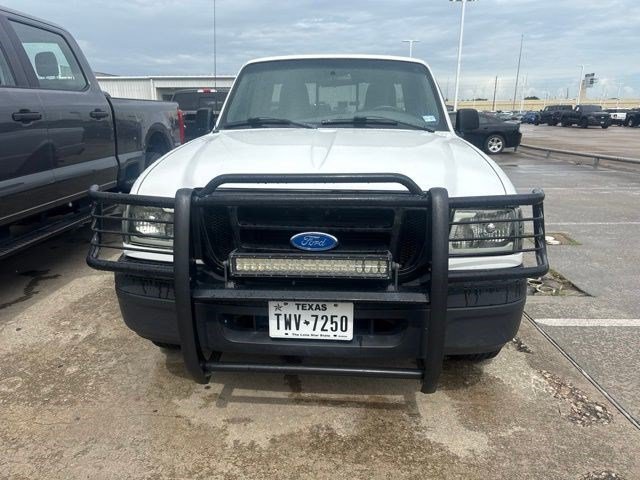 Used 2004 Oxford White Clearcoat Ford XL image 2