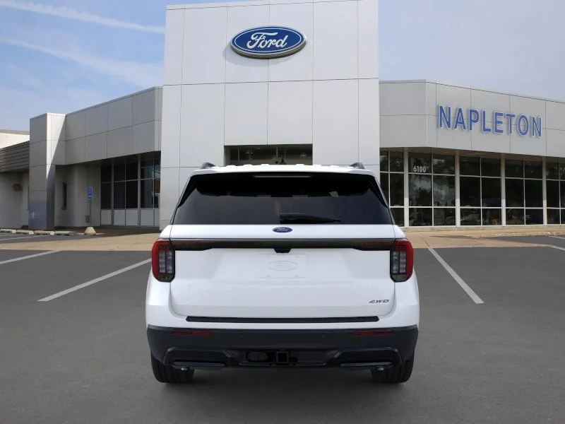 New 2026 Star White Metallic Tri-Coat Ford ST-Line image 5
