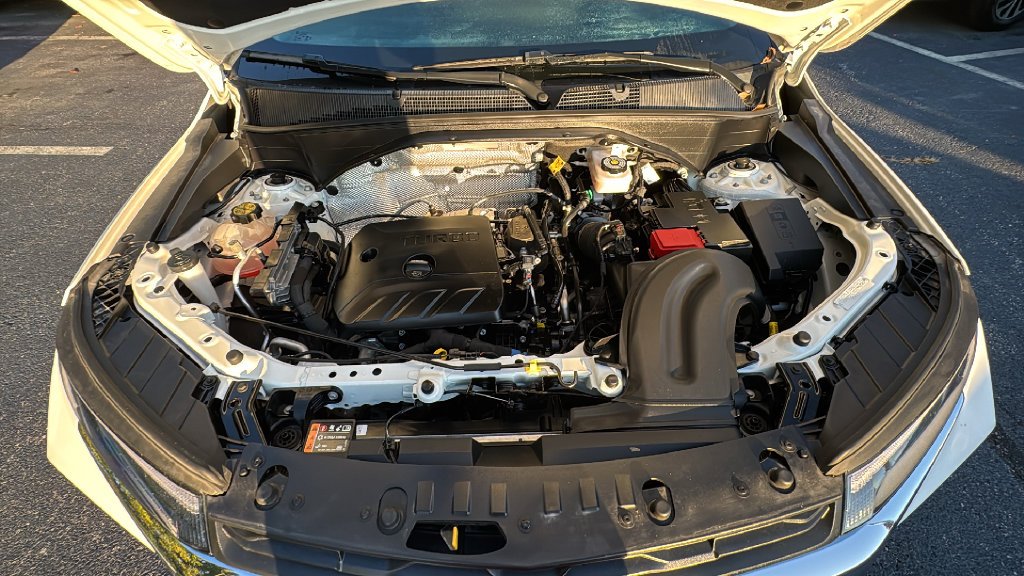 Used 2025 Summit White Chevrolet LT image 31