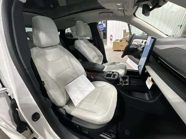 New 2026 White Ford Premium image 32