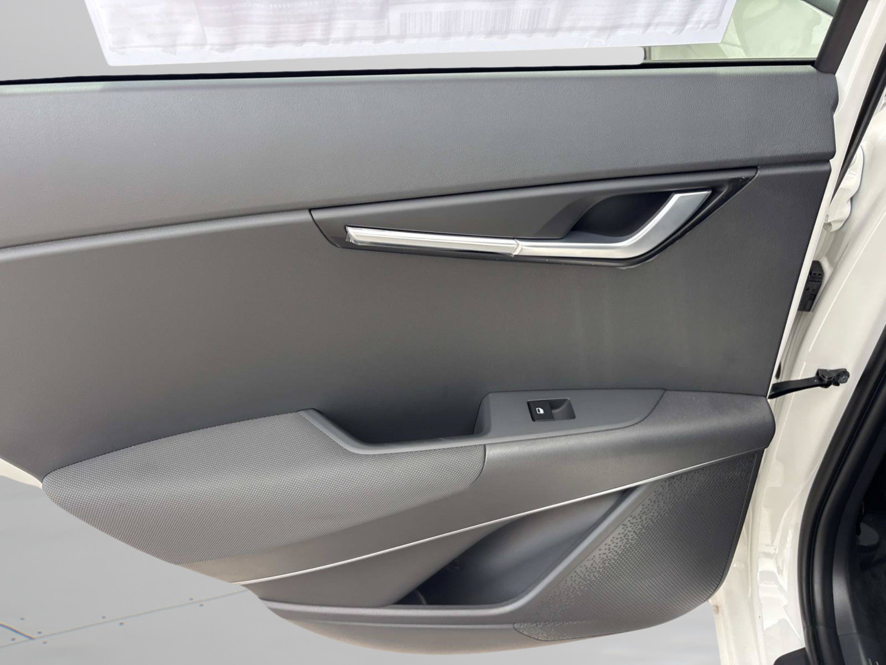 New 2026 Snow White Pearl Kia WIND image 19