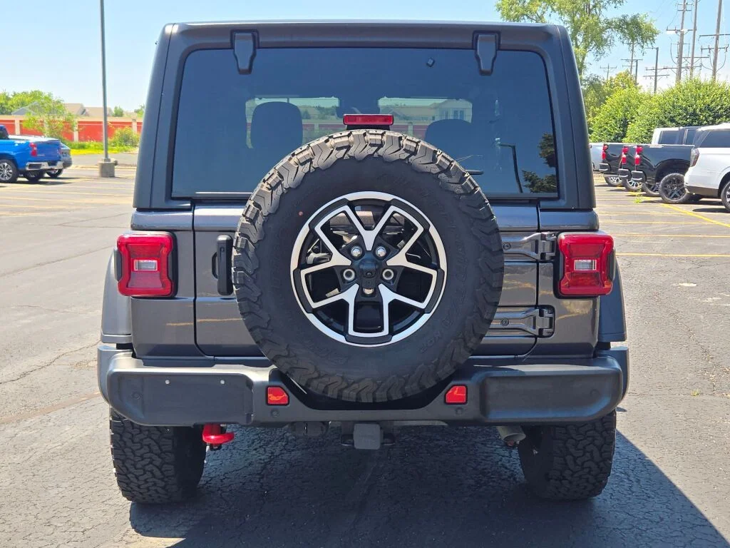 Used 2024 Gray Jeep Rubicon image 10