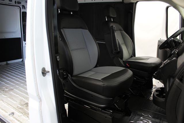 Used 2025 White Ram Base image 24