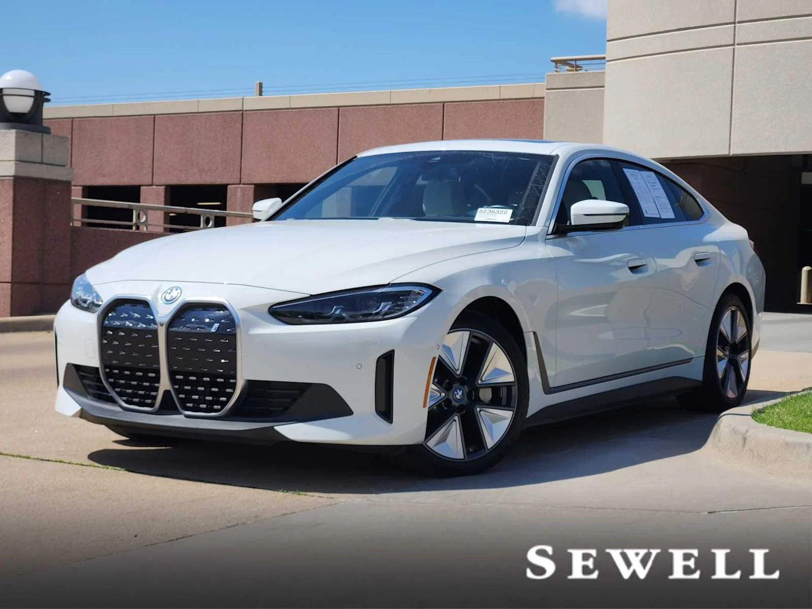 2024 BMW i4 xDrive40's photo