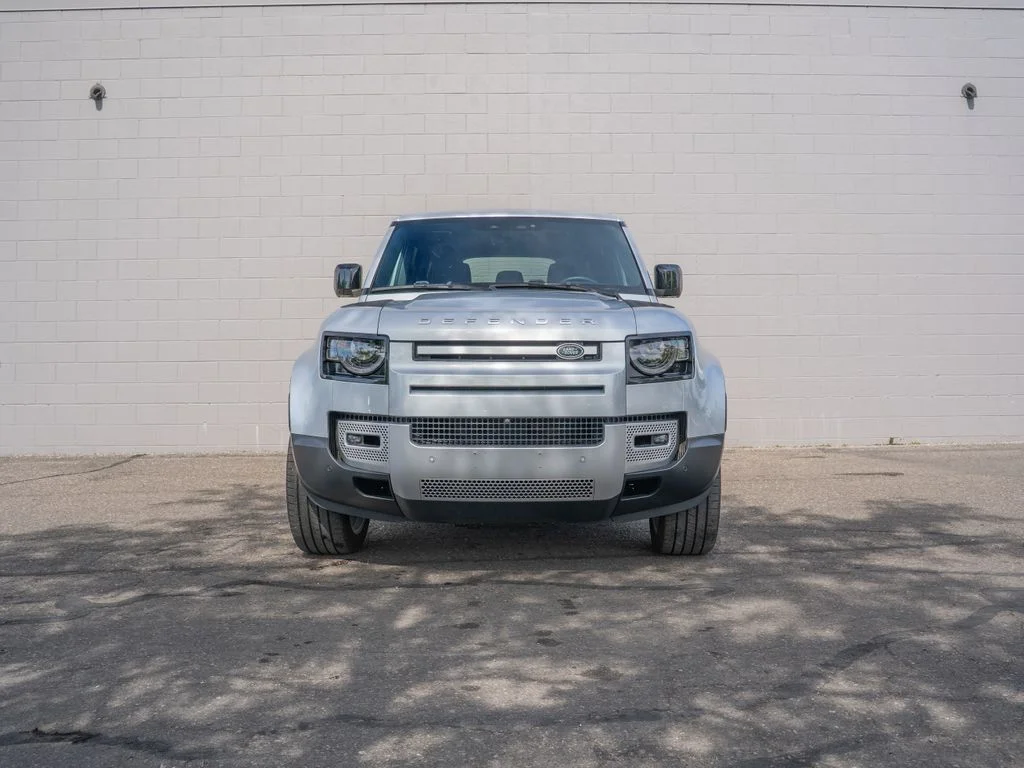 Used 2024  Land Rover SE image 10