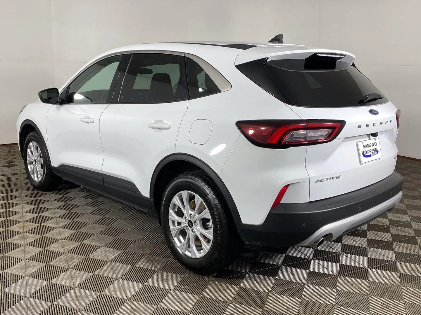 Used 2023 Oxford White Ford Active image 28