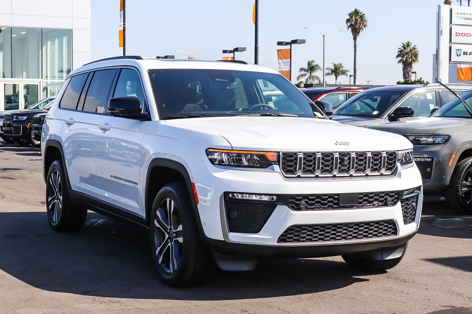 New 2027 Bright White Clear-Coat Paint Jeep Limited image 3