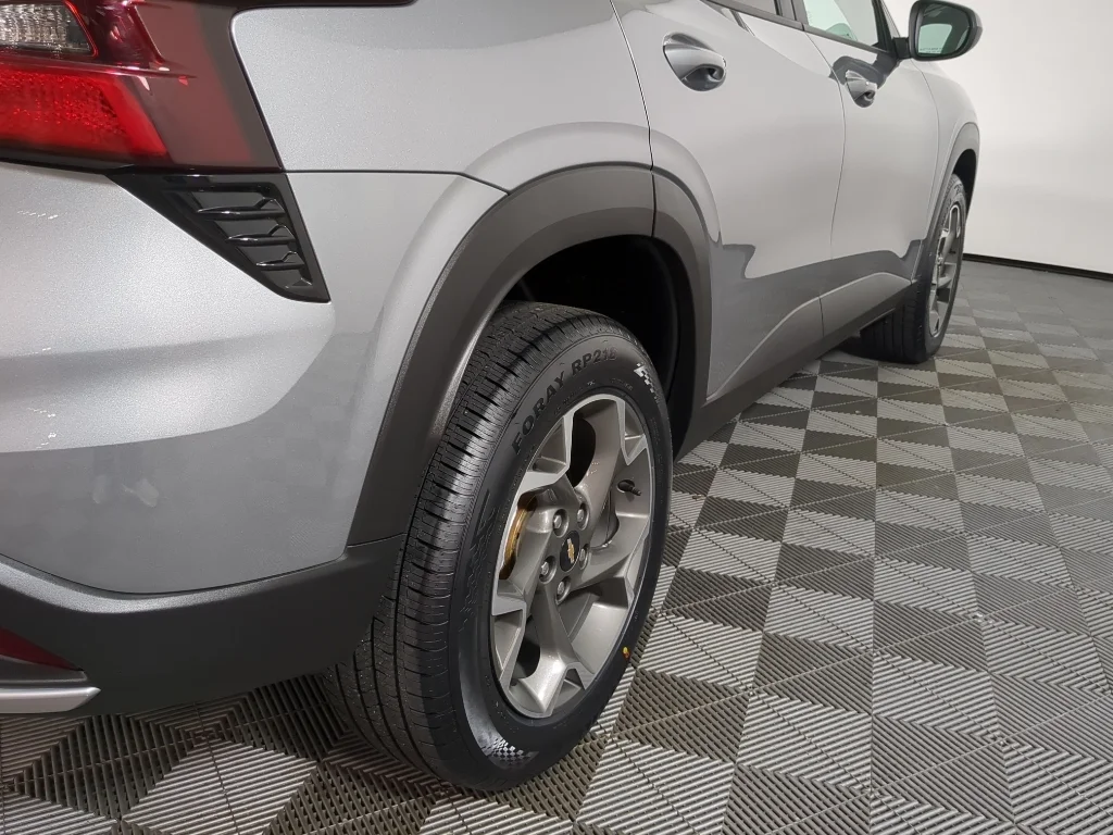 2025 Chevrolet Trax LT - Photo 8