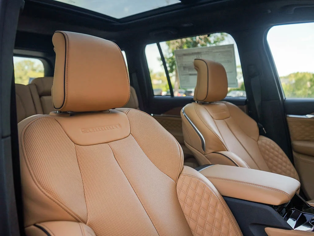 New 2027 Bright White Clearcoat Jeep Summit image 12