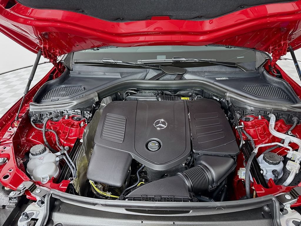 Used 2025 Red Mercedes-Benz GLC 300 image 32