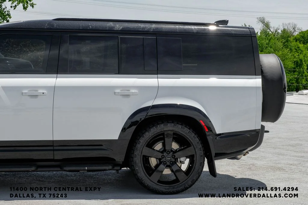 New 2026 Fuji White Land Rover X-Dynamic SE image 11