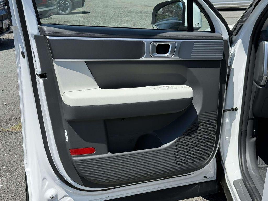 New 2026 White Hyundai SE image 28