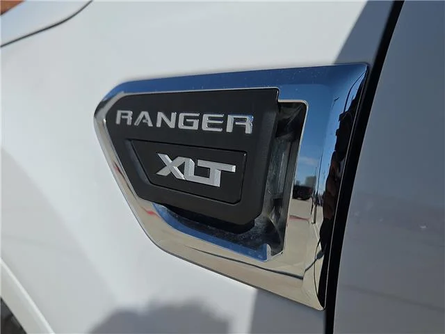 Used 2023 Oxford White Ford XL 4x4 SuperCrew 5 ft. box 126.8 in. WB image 8