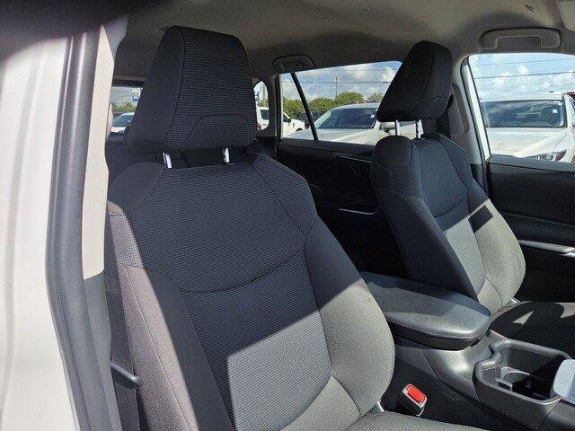 Used 2025 Ice Cap Toyota LE image 32