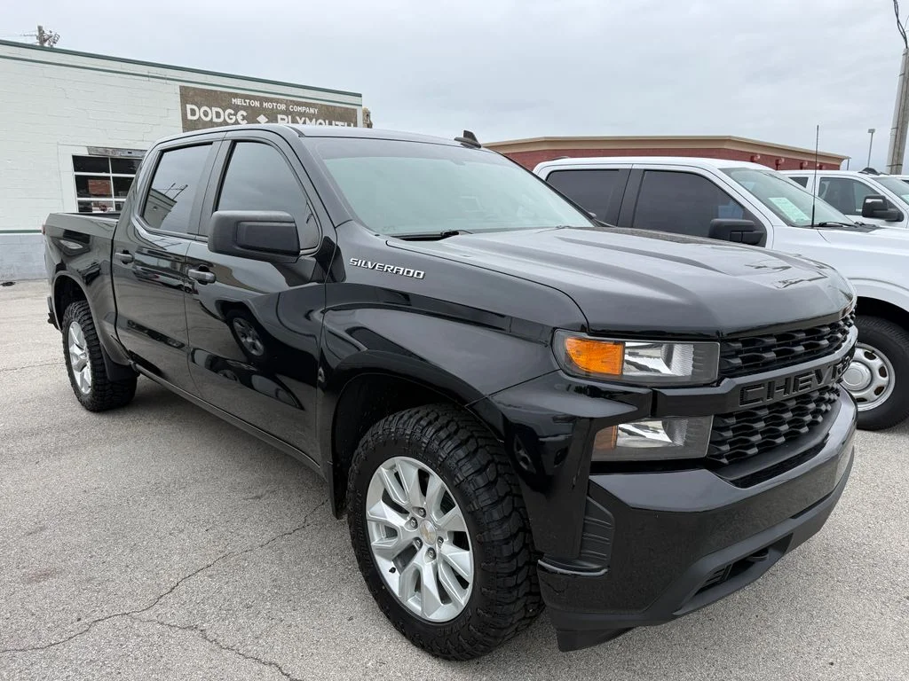 Used 2019 Black Chevrolet Custom image 5