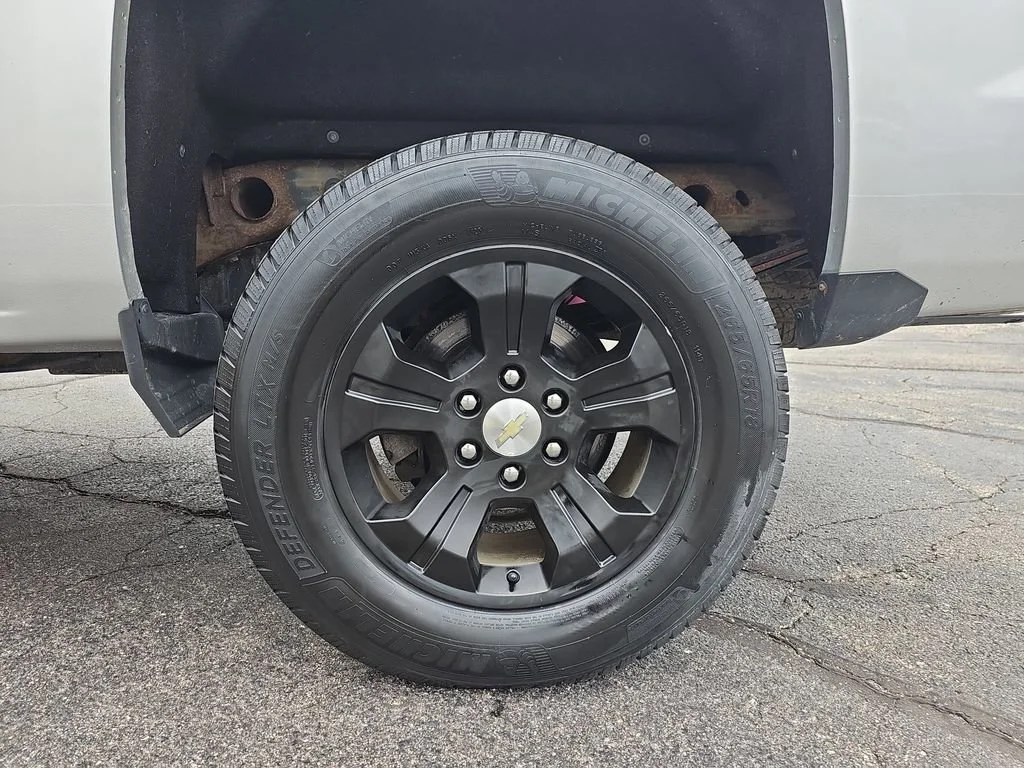 Used 2018 SILVER ICE METALLIC Chevrolet LT image 36