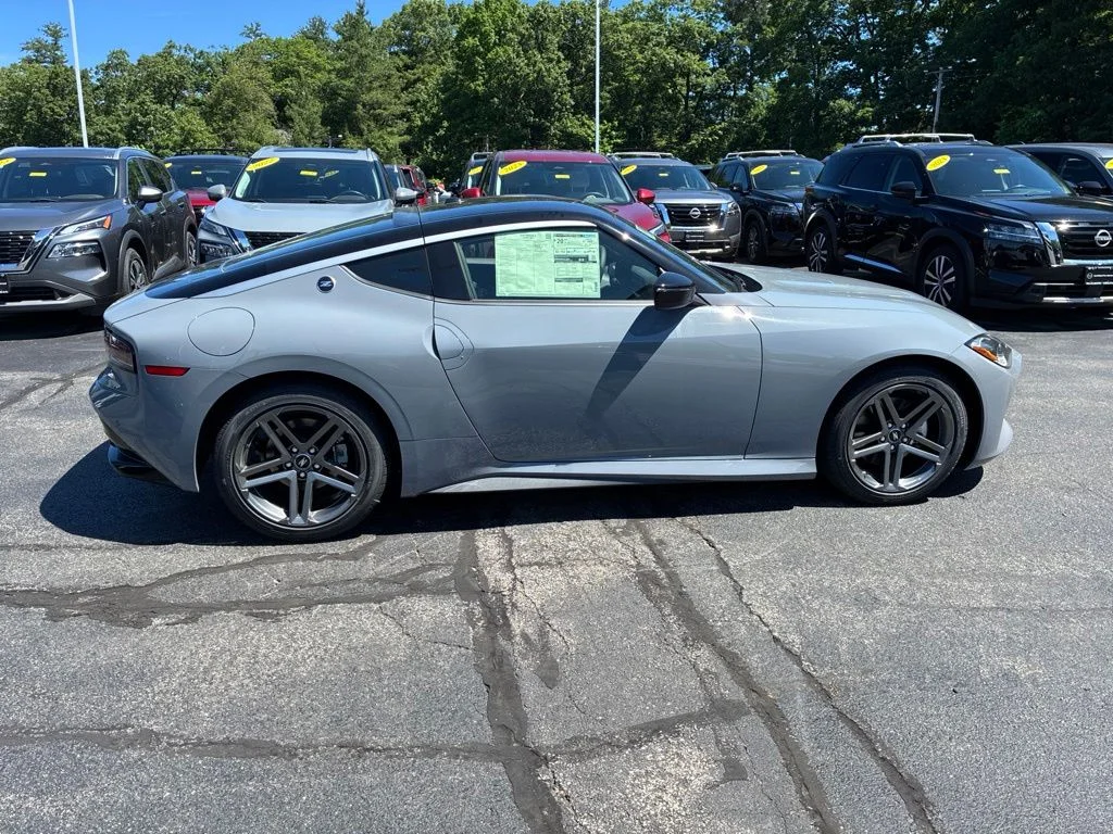 New 2026 Boulder Gray Pearl / Super Black Two-tone Nissan Sport image 8