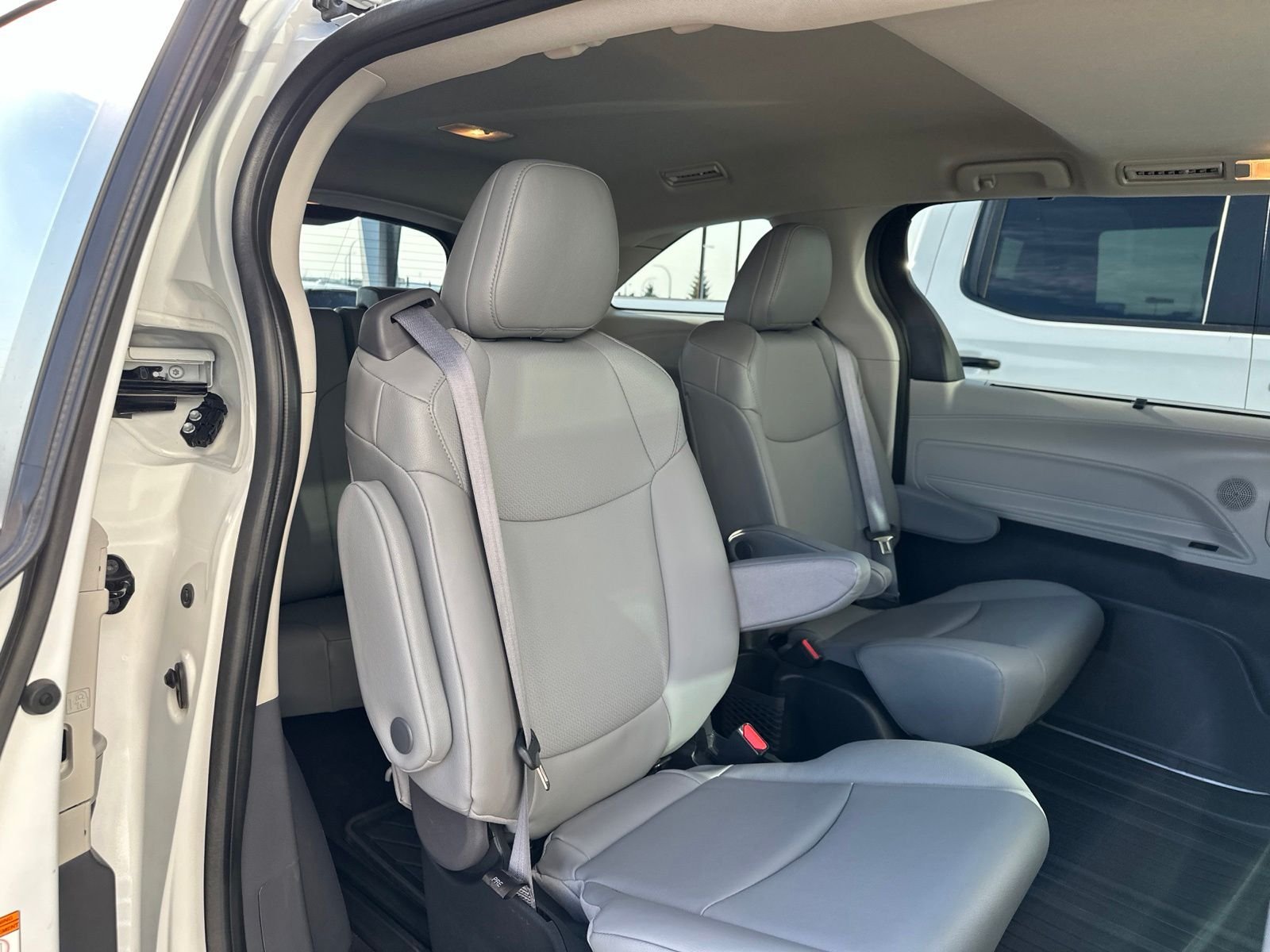 Used 2022 Beige Toyota XLE image 40