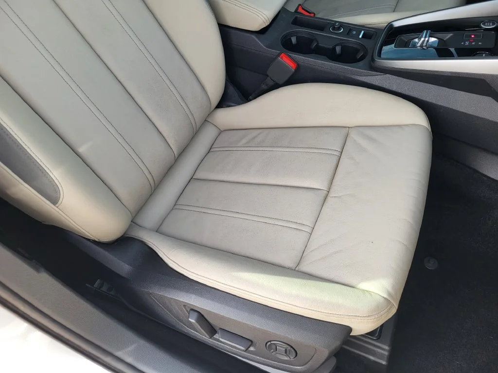 Used 2022 White Audi  image 27