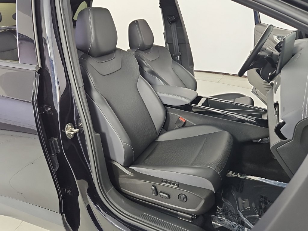 Used 2023 Black Volkswagen S image 19