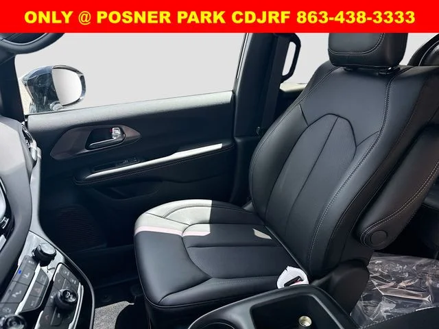 New 2026 Bright White Clear-Coat Exterior Paint Chrysler  image 22