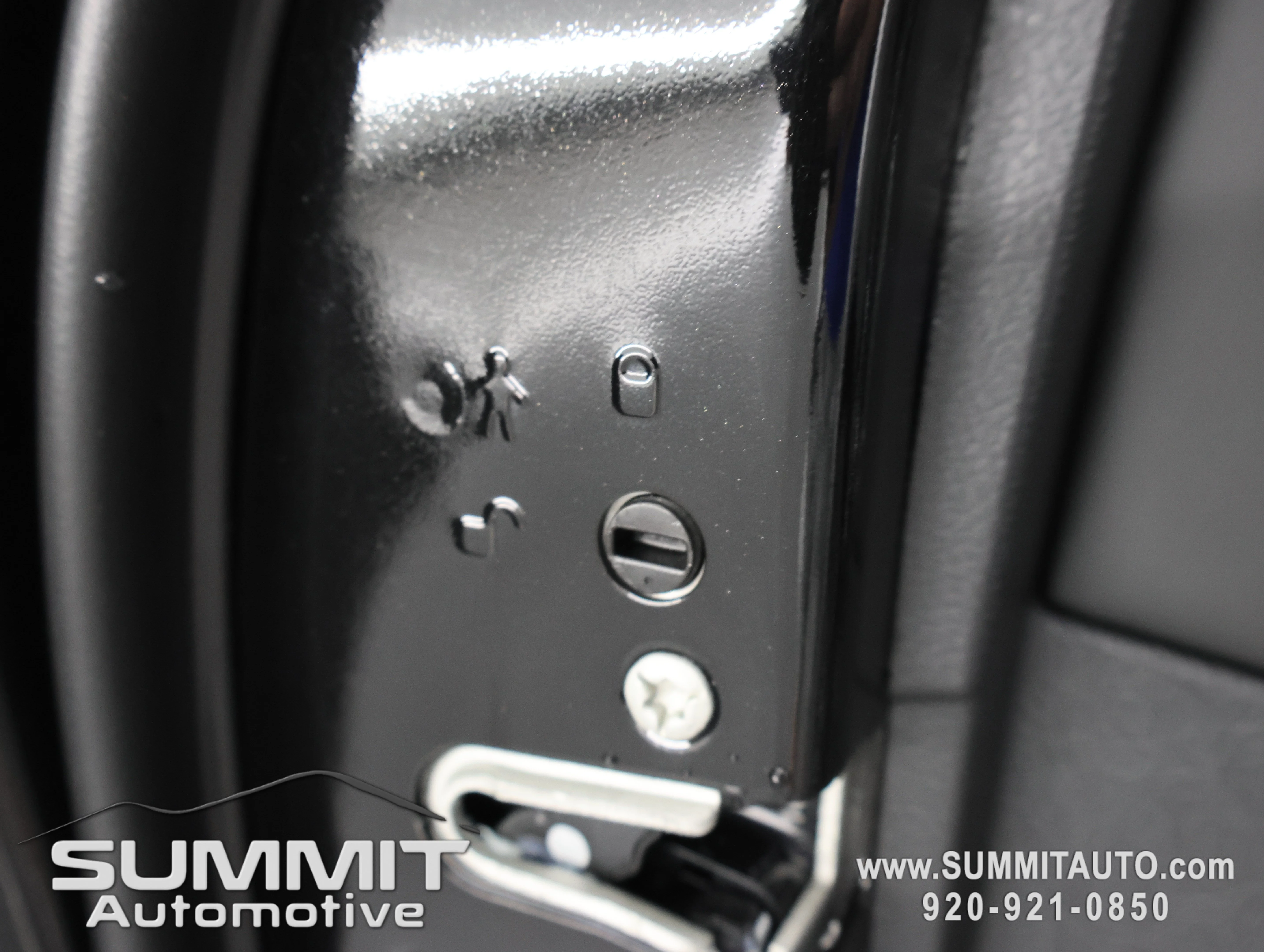 New 2026 Diamond Black Crystal Pearl-Coat Exterior Paint Jeep Limited Reserve image 43