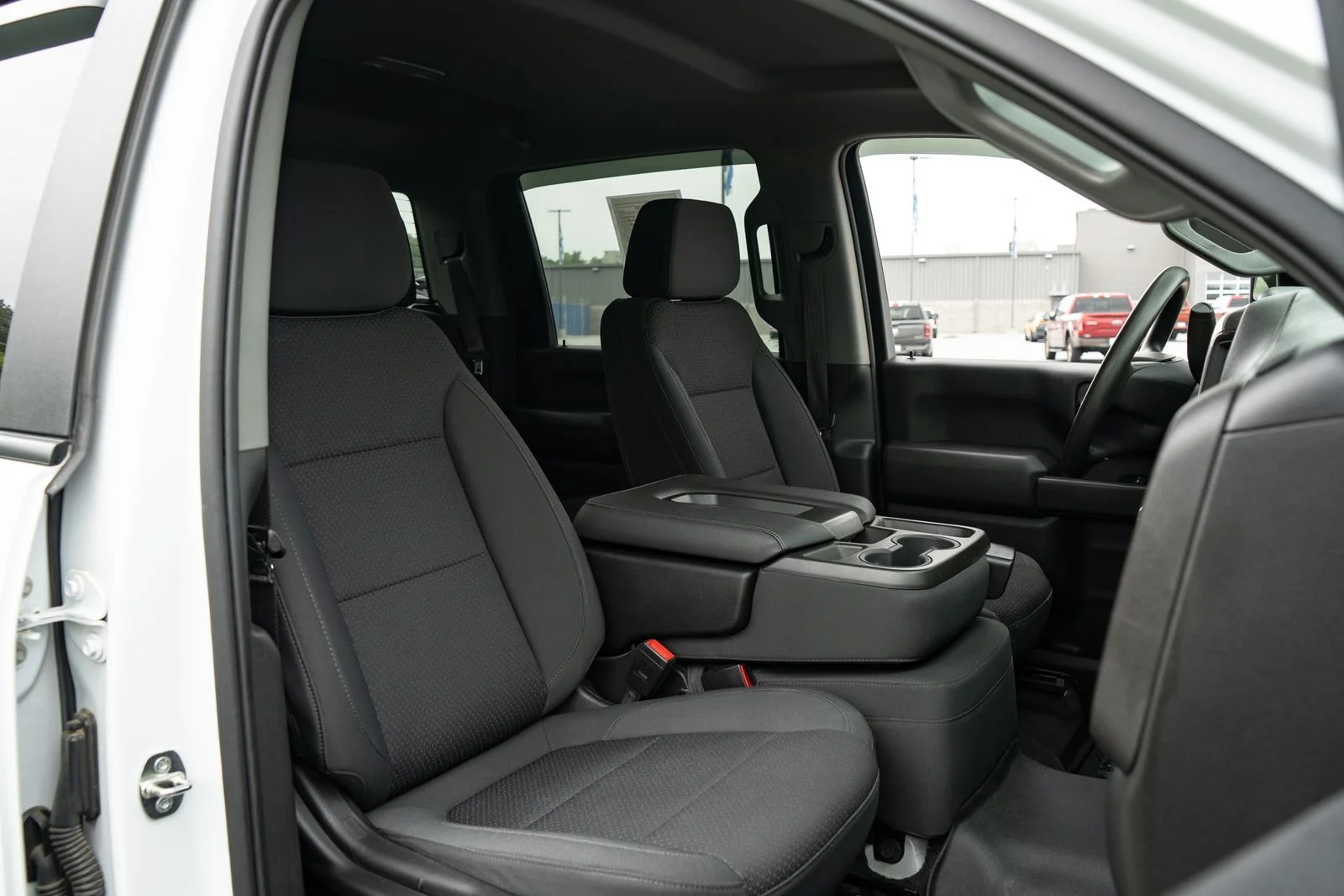 Used 2022 White Chevrolet Custom image 22