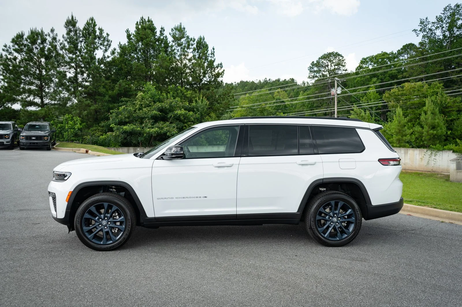 New 2026 White Jeep  image 5