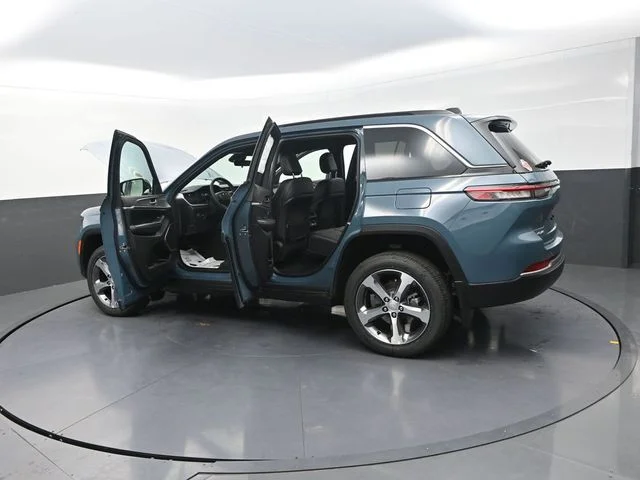 New 2026 Steel Blue Exterior Paint Jeep Limited image 33