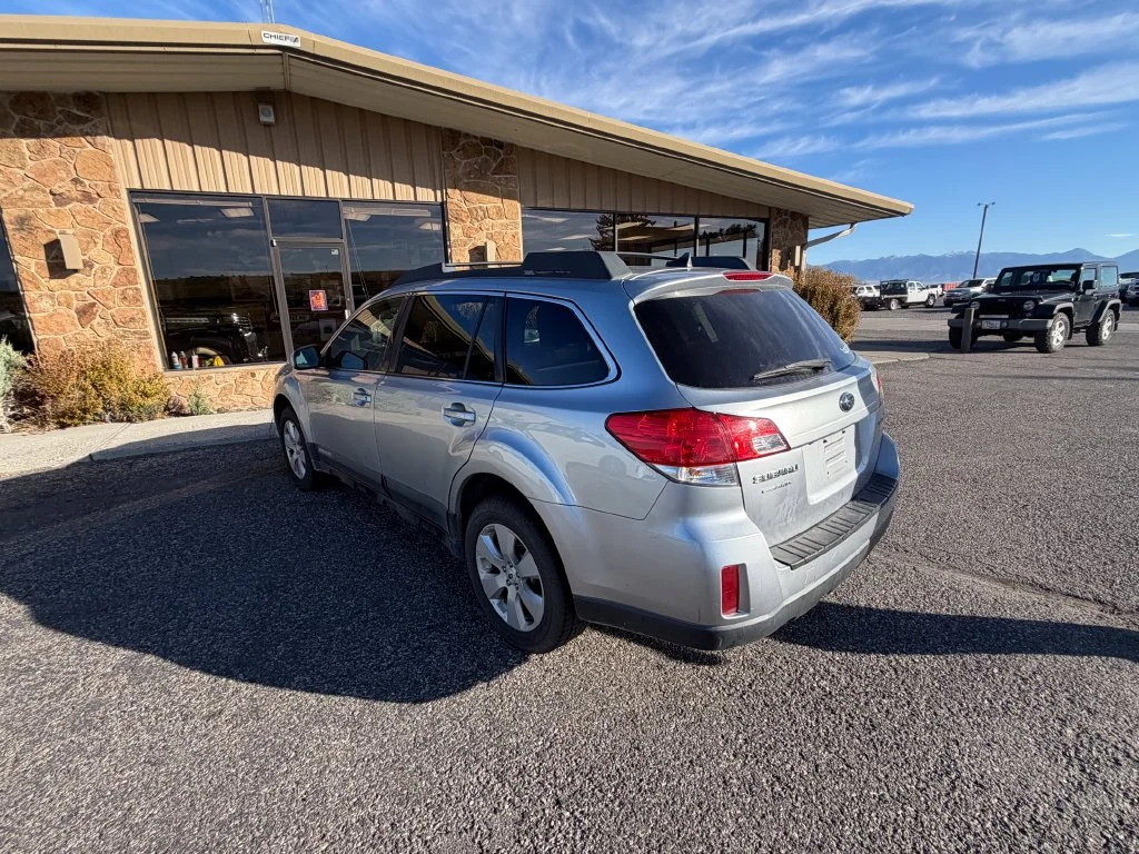 Used 2012 Silver Subaru 2.5i image 2