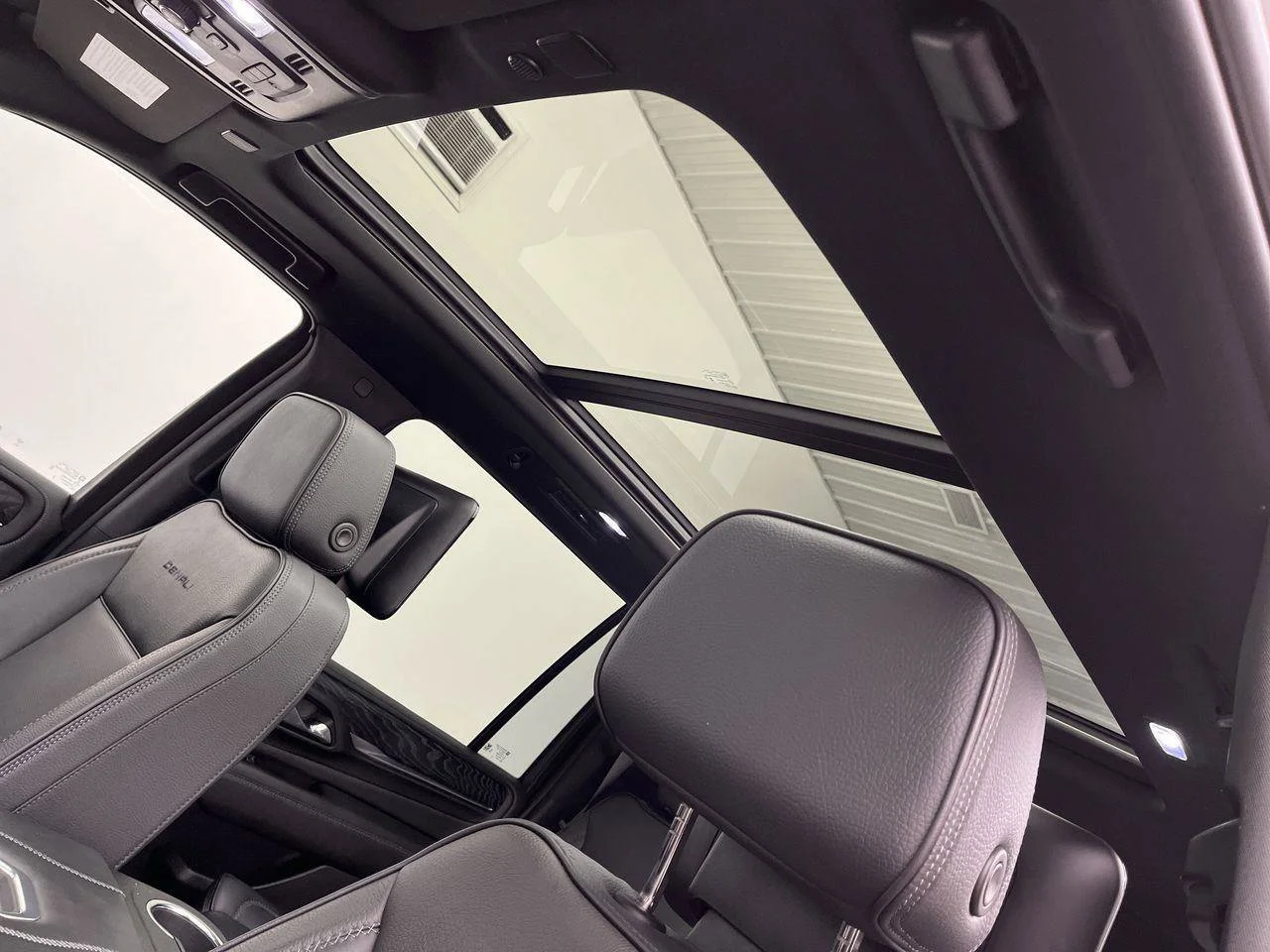 2023 GMC Yukon XL Denali - Photo 7