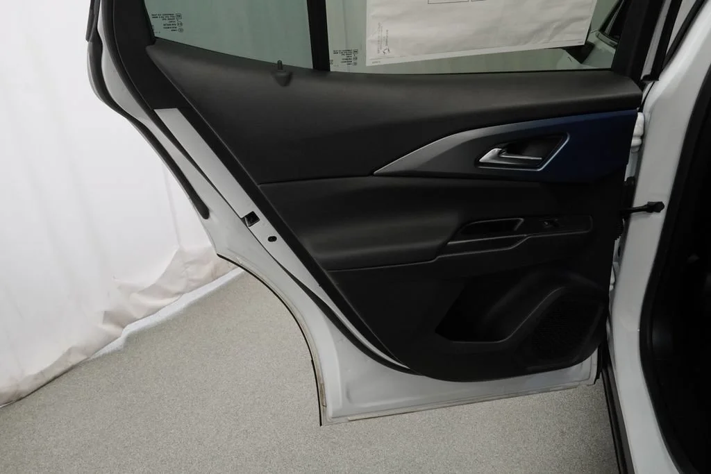 New 2026 Summit White Chevrolet LT image 23