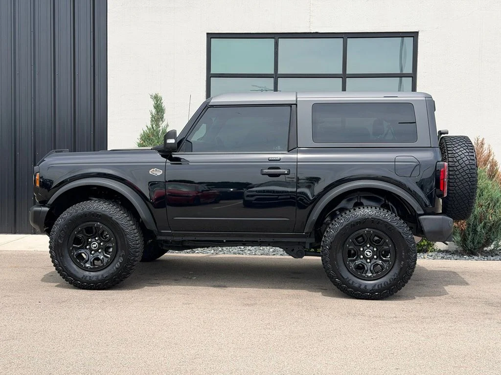 Used 2023 Black Ford Wildtrak image 2