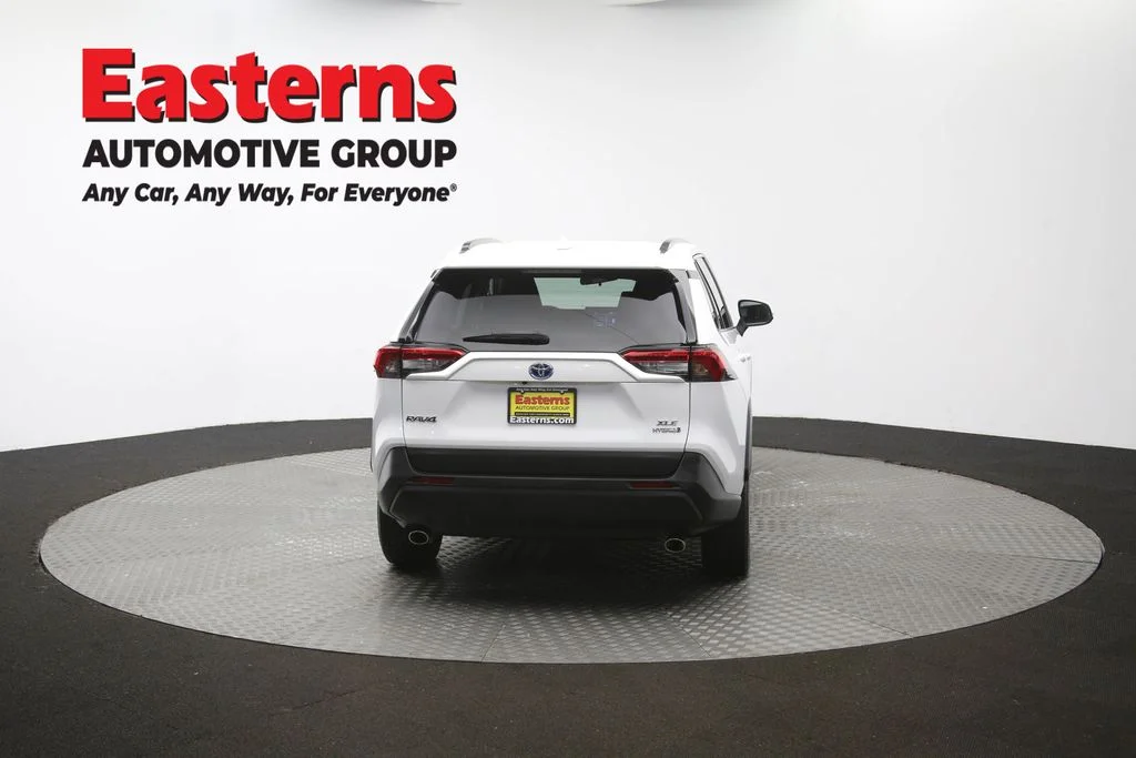 Used 2022 White Toyota XLE image 37