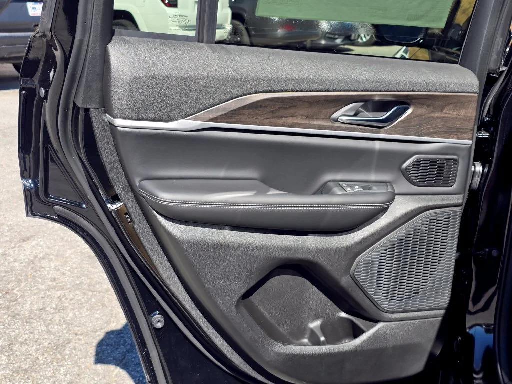 New 2027 Black Jeep Limited image 37