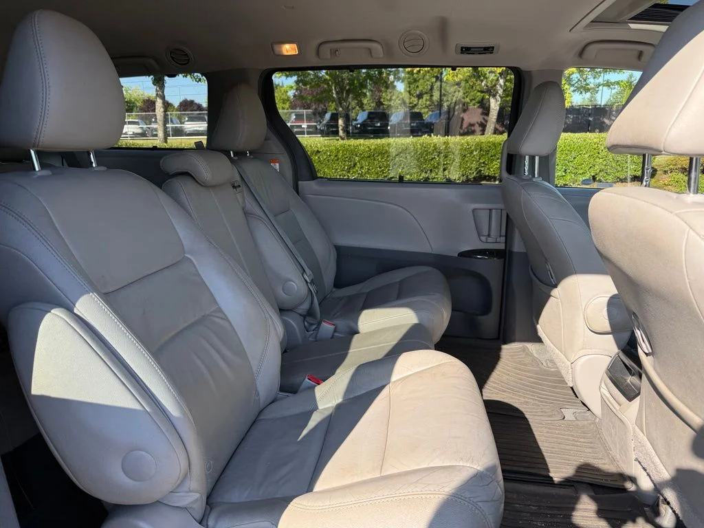 Used 2016 Salsa Red Pearl Toyota XLE image 22