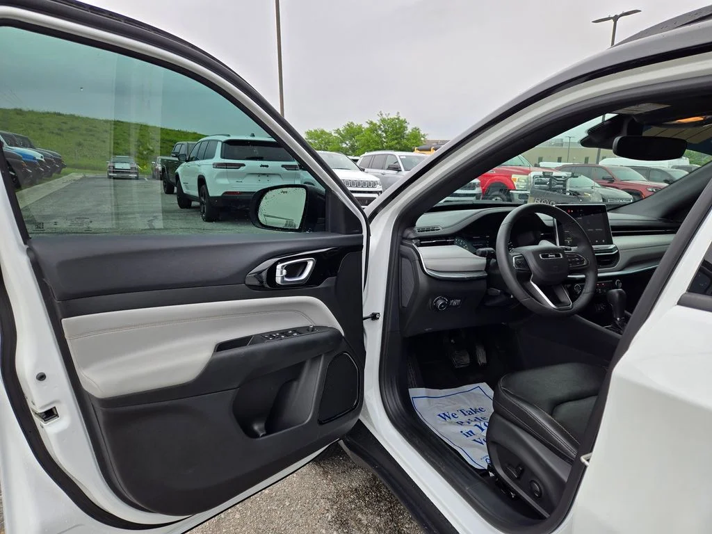 Used 2024 White Jeep Limited image 12