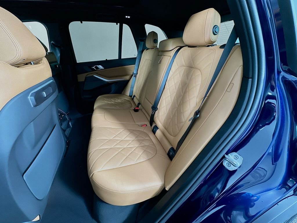 New 2026 Tanzanite Blue II Metallic BMW xDrive50e image 17