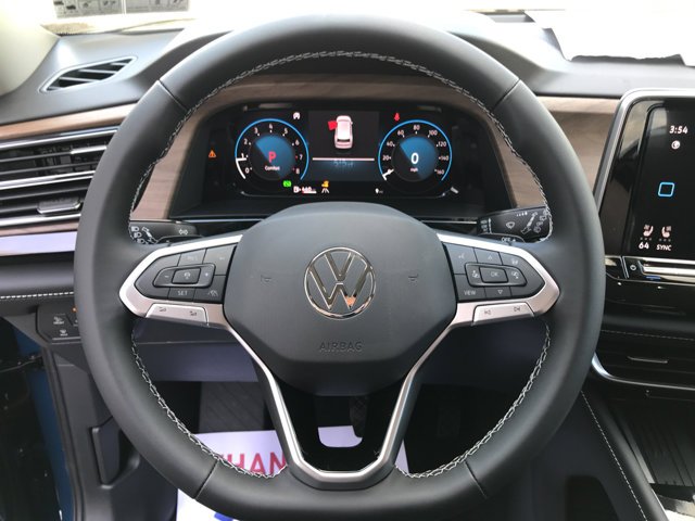New 2026 Mountain Lake Blue Metallic Volkswagen 2.0T SE w/Technology image 15