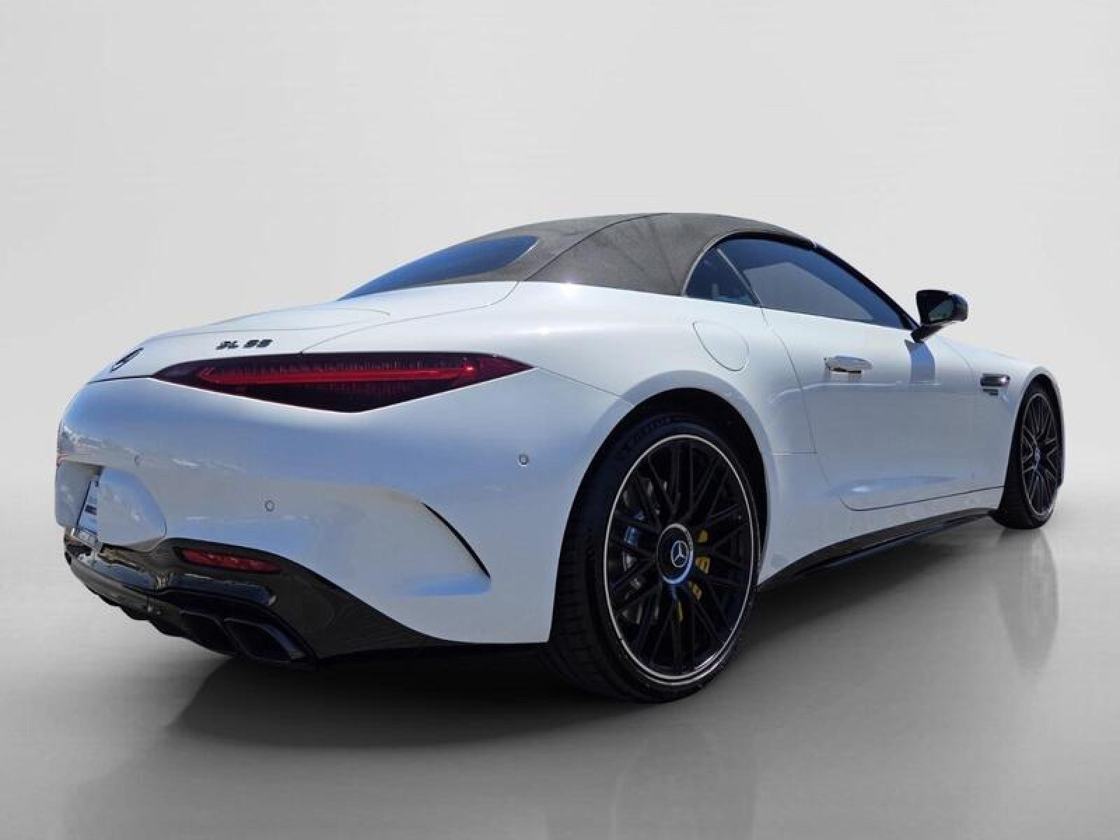Certified Used 2022 MANUFAKTUR Moonlight White Metallic Mercedes-Benz AMG® SL 55 image 5